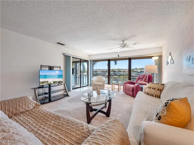 $279,000 | 4218 Southeast 20th Place, Unit D5, Cape Coral, FL 33904