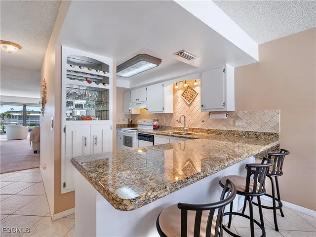 $279,000 | 4218 Southeast 20th Place, Unit D5, Cape Coral, FL 33904