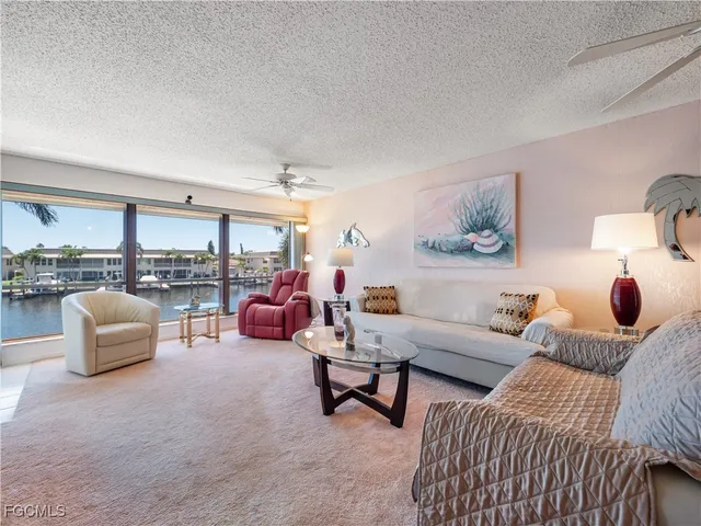 $279,000 | 4218 Southeast 20th Place, Unit D5, Cape Coral, FL 33904