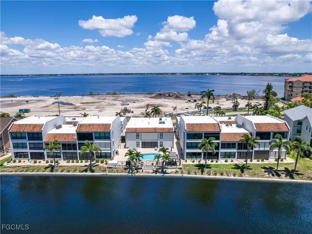 $279,000 | 4218 Southeast 20th Place, Unit D5, Cape Coral, FL 33904