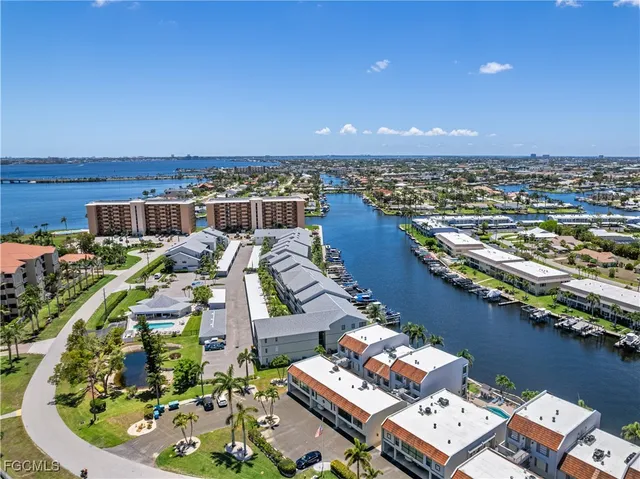 $279,000 | 4218 Southeast 20th Place, Unit D5, Cape Coral, FL 33904