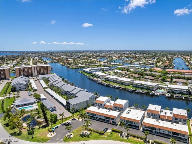 $279,000 | 4218 Southeast 20th Place, Unit D5, Cape Coral, FL 33904