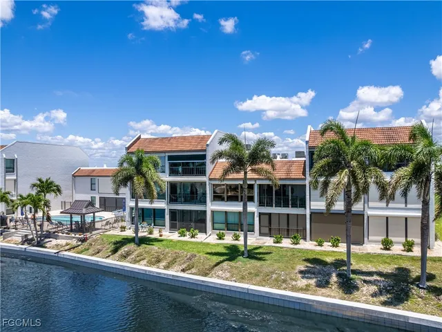 $279,000 | 4218 Southeast 20th Place, Unit D5, Cape Coral, FL 33904