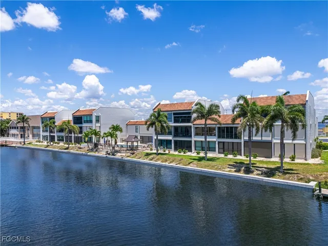 $279,000 | 4218 Southeast 20th Place, Unit D5, Cape Coral, FL 33904