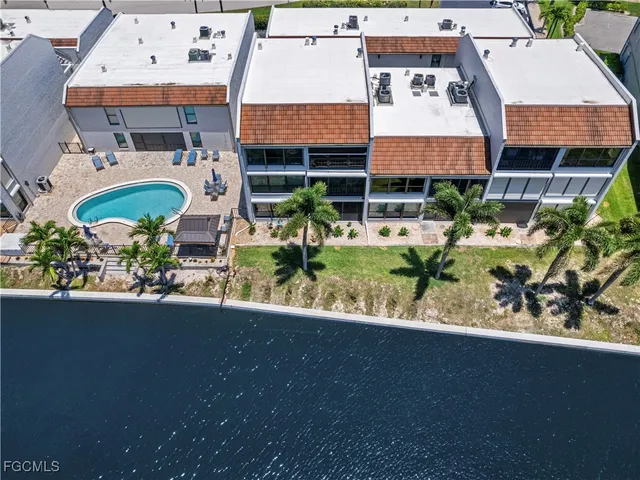 $279,000 | 4218 Southeast 20th Place, Unit D5, Cape Coral, FL 33904