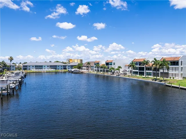 $279,000 | 4218 Southeast 20th Place, Unit D5, Cape Coral, FL 33904