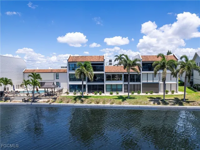 $279,000 | 4218 Southeast 20th Place, Unit D5, Cape Coral, FL 33904