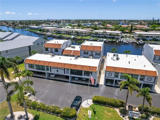 $279,000 | 4218 Southeast 20th Place, Unit D5, Cape Coral, FL 33904