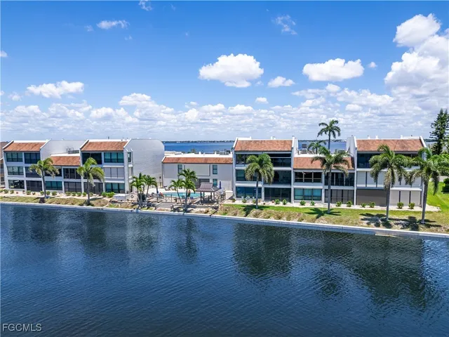 $279,000 | 4218 Southeast 20th Place, Unit D5, Cape Coral, FL 33904