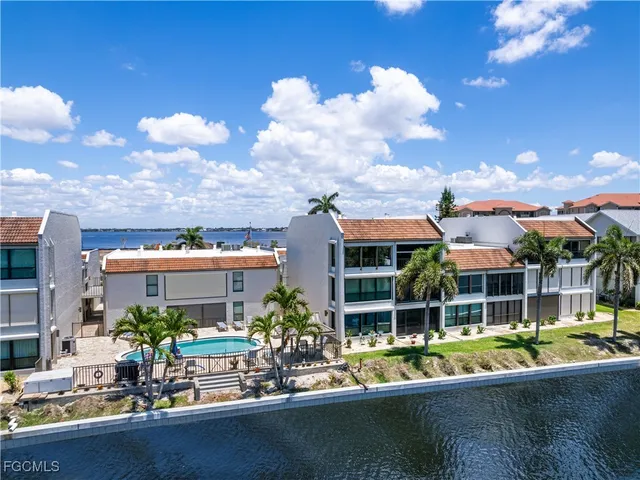 $279,000 | 4218 Southeast 20th Place, Unit D5, Cape Coral, FL 33904