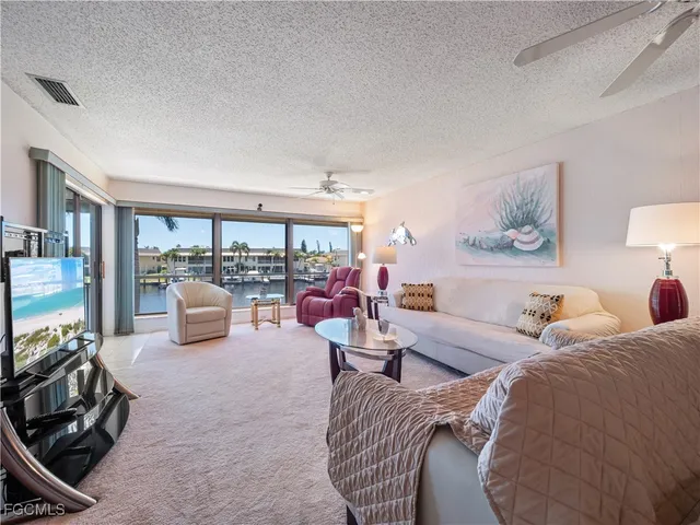 $279,000 | 4218 Southeast 20th Place, Unit D5, Cape Coral, FL 33904