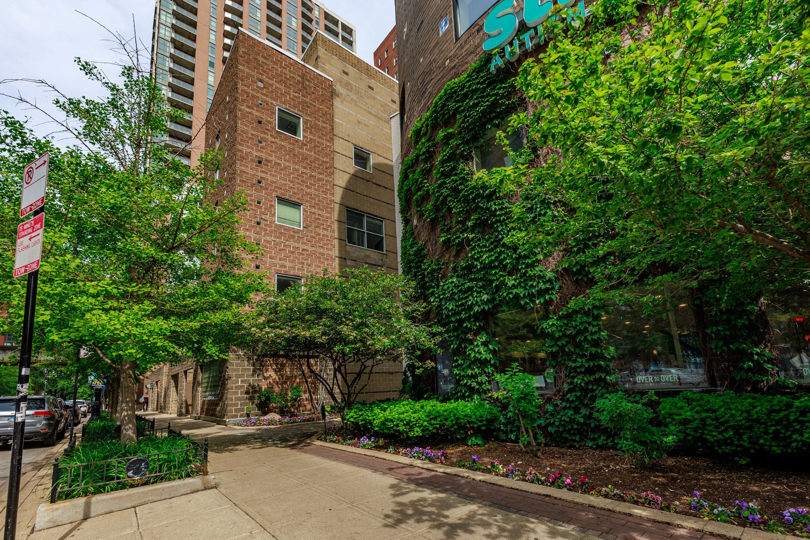 40 East 9th Street, Unit 1804 Chicago, IL 60605 - Photo 2 of 19