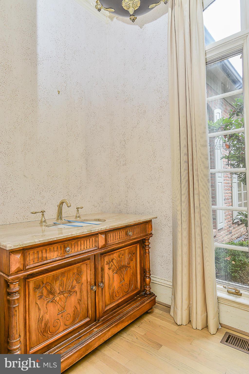 1132 Chain Bridge Road McLean, VA 22101 - Photo 28 of 30 Bath