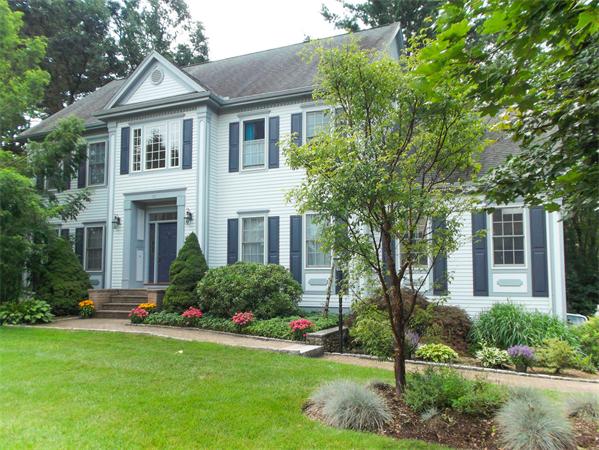 36 Battle Flagg Road Bedford, MA 01730 - Photo 1 of 19 Gallery Image 1