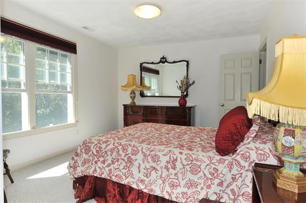 36 Battle Flagg Road Bedford, MA 01730 - Photo 13 of 19 Gallery Image 13