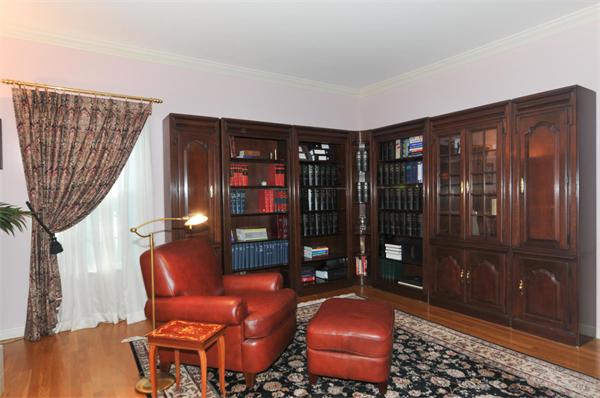 36 Battle Flagg Road Bedford, MA 01730 - Photo 3 of 19 Gallery Image 3