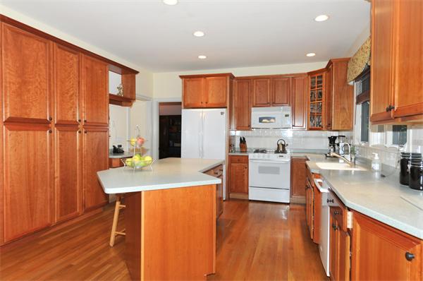 36 Battle Flagg Road Bedford, MA 01730 - Photo 5 of 19 Gallery Image 5