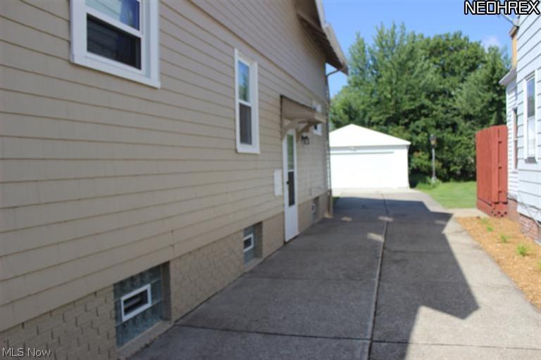 2252 Barrington Road Cleveland, OH 44118 - Photo 24 of 25