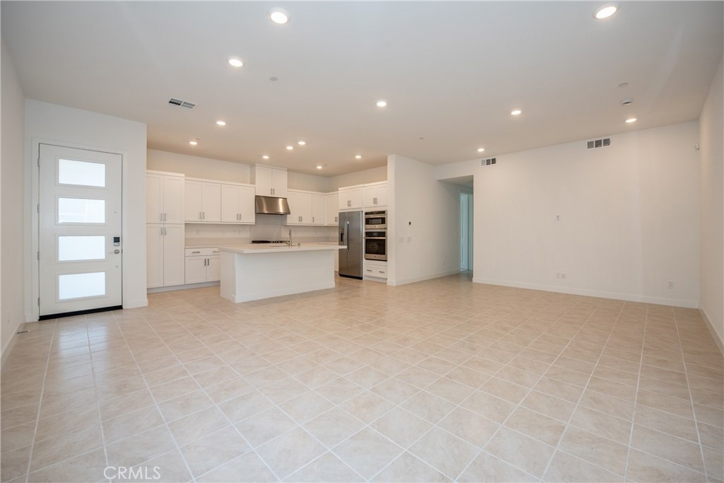160 Sentosa Irvine, CA 92618 - Photo 4 of 29