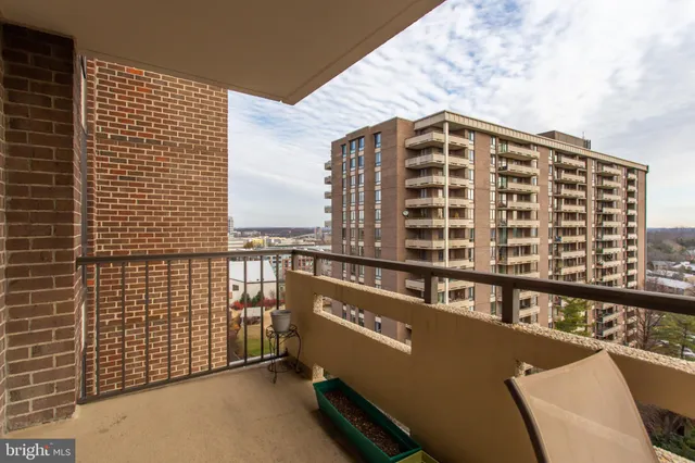 $3,000 | 1808 Old Meadow Road, Unit 1012, McLean, VA 22102