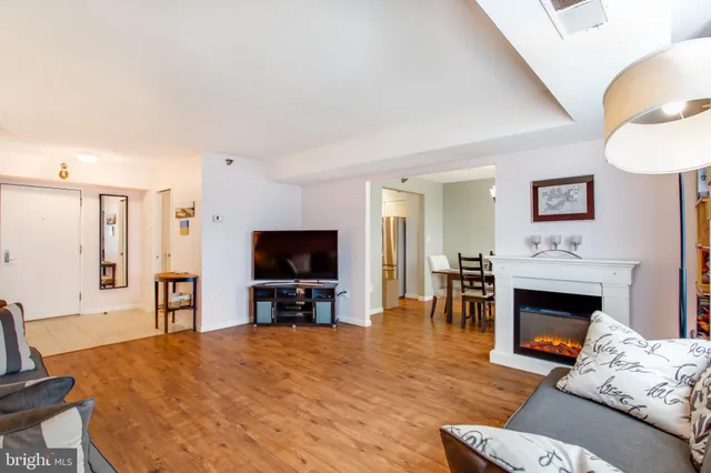 $3,000 | 1808 Old Meadow Road, Unit 1012, McLean, VA 22102