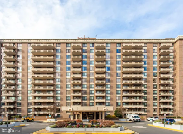 $3,000 | 1808 Old Meadow Road, Unit 1012, McLean, VA 22102
