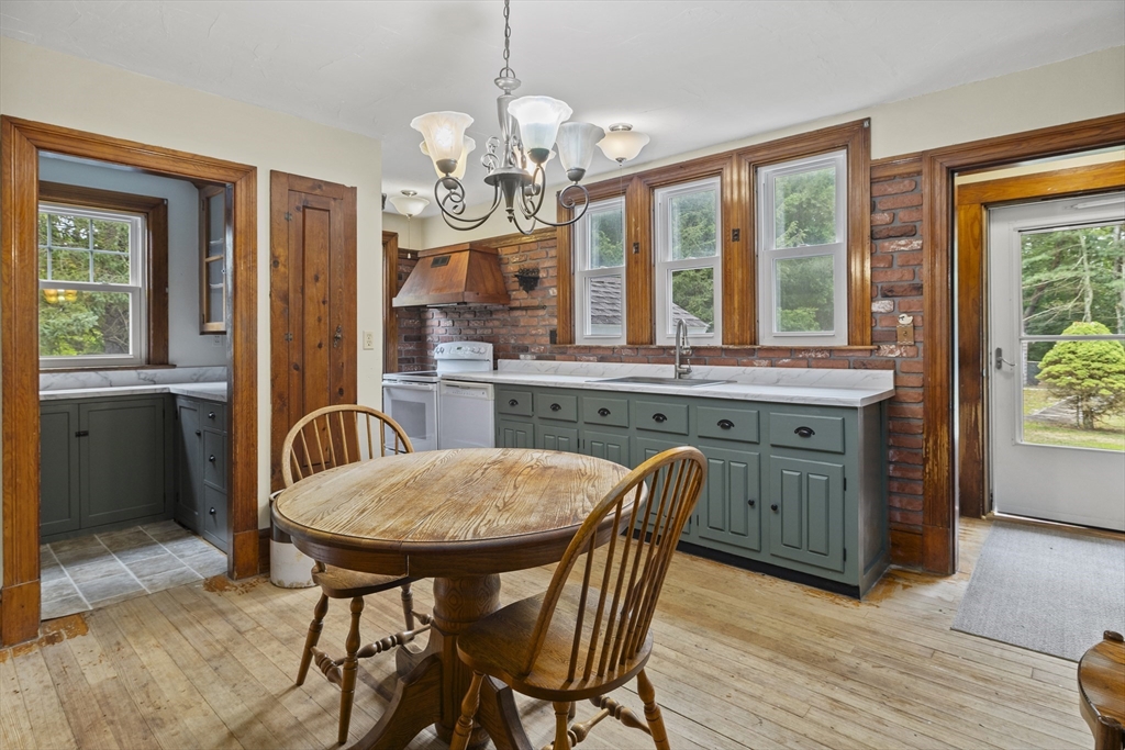 115 Britton Street Raynham, MA 02767 - Photo 4 of 31 Gallery Image 4