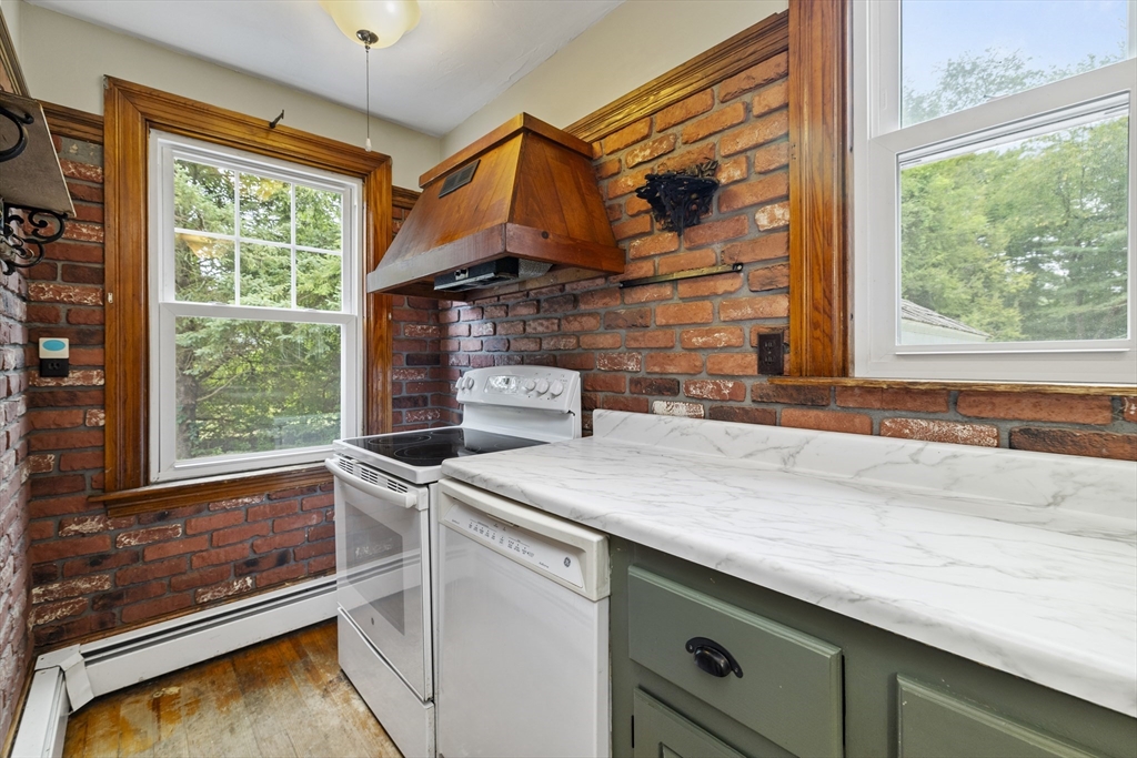 115 Britton Street Raynham, MA 02767 - Photo 5 of 31 Gallery Image 5