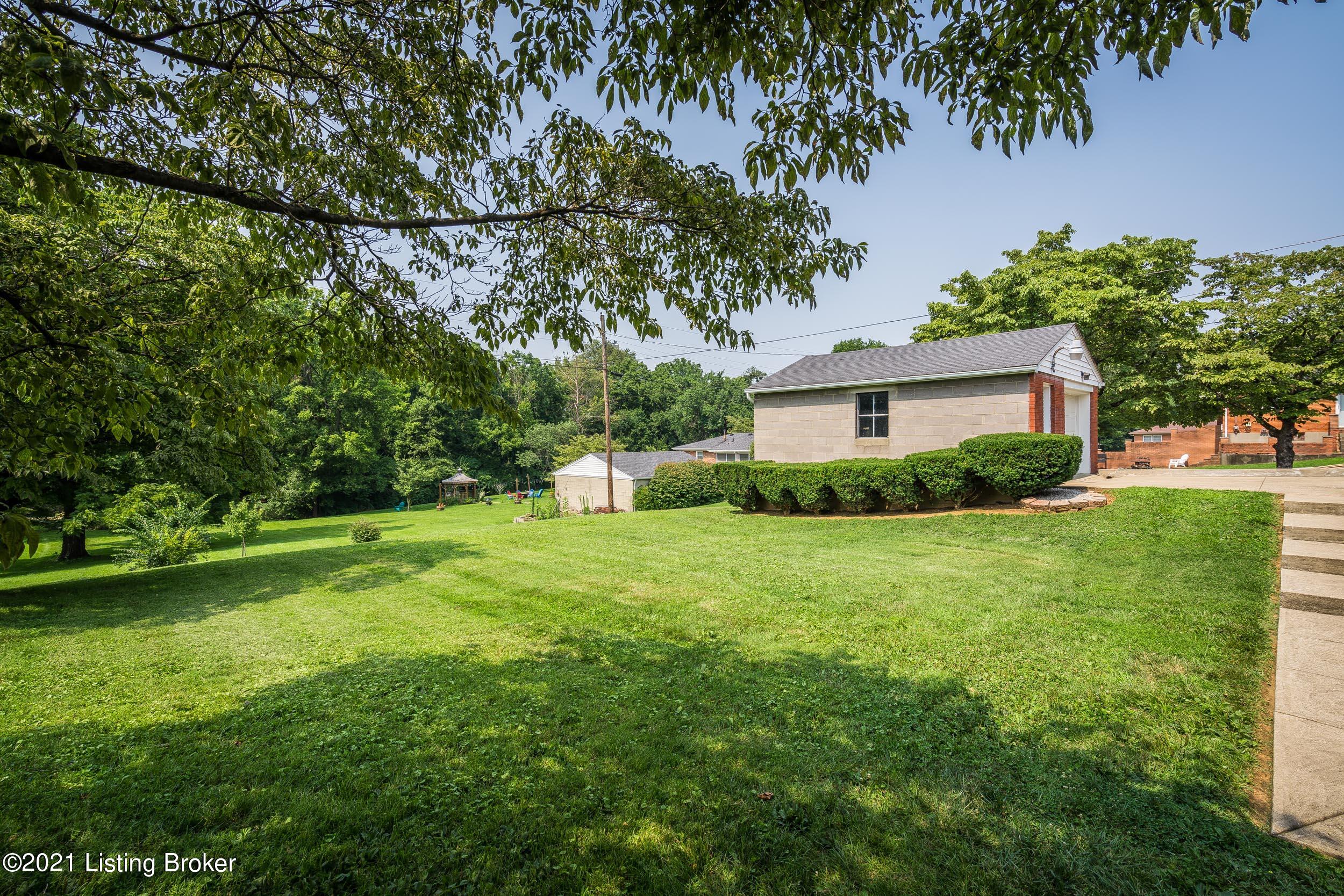 5105 Dee Road Louisville, KY 40219 - Photo 8 of 41 5105 Dee Rd-15