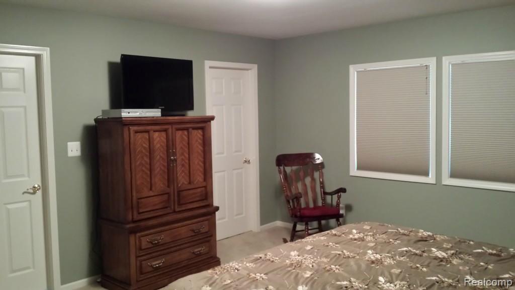 73390 McFadden Road Armada, MI 48005 - Photo 25 of 38 26 Master Bedroom.jpg