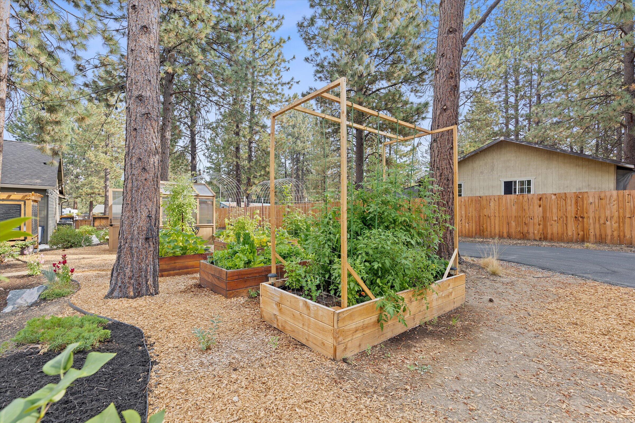 18975 Choctaw Road Bend, OR 97702 - Photo 18 of 56 73-IMG_3535