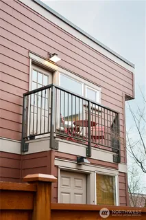 $379,000 | 107 16th Avenue, Unit 107, Seattle, WA 98122