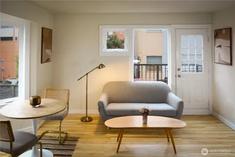 $379,000 | 107 16th Avenue, Unit 107, Seattle, WA 98122