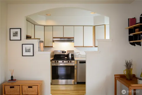 $379,000 | 107 16th Avenue, Unit 107, Seattle, WA 98122