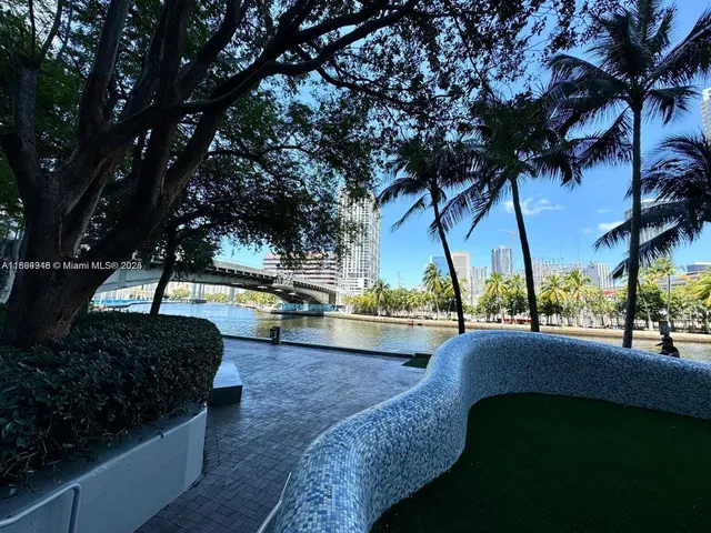 $799,000 | 185 Southwest 7th Street, Unit 2411, Miami, FL 33130