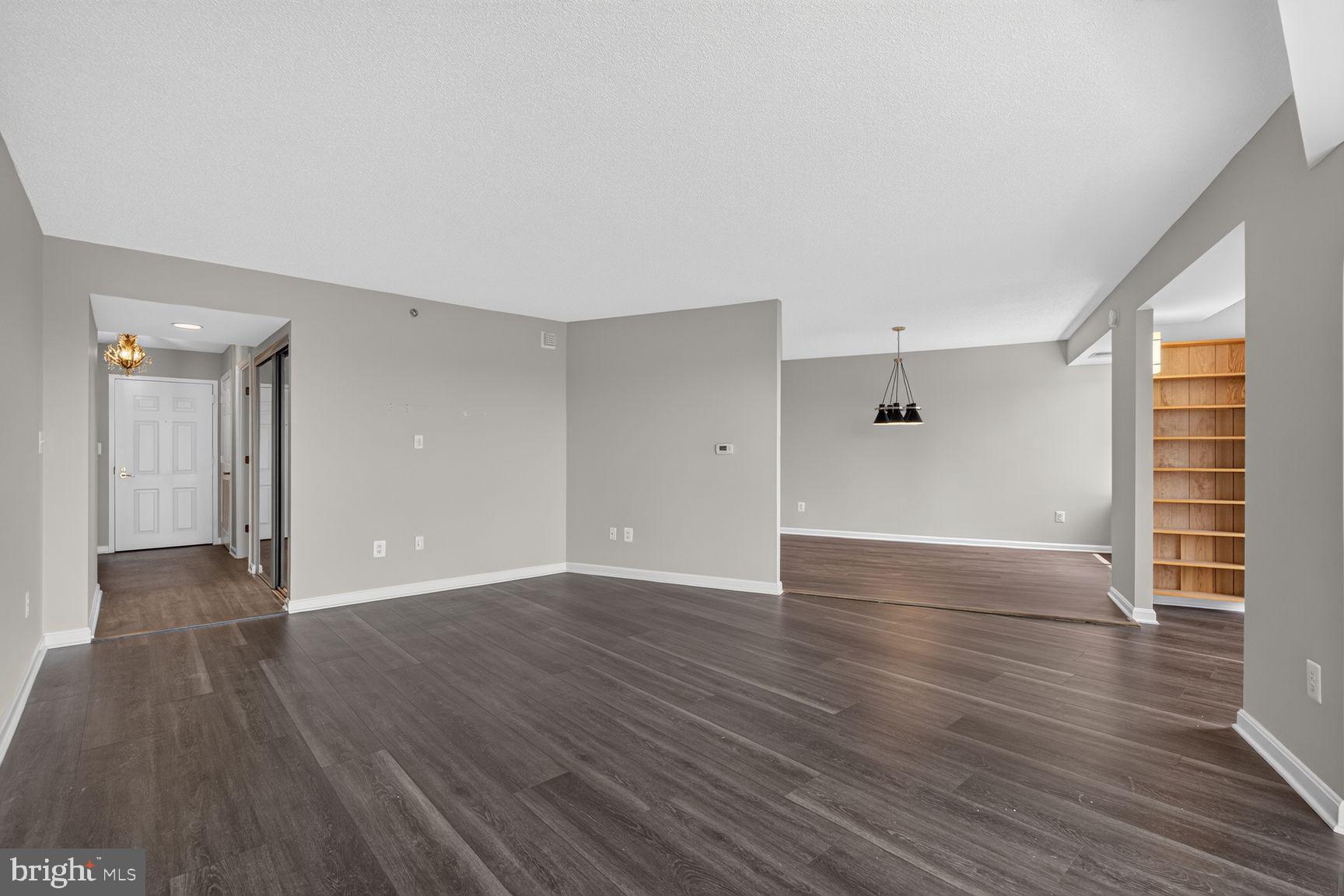 19385 Cypress Ridge Terrace, Unit 903 Leesburg, VA 20176 - Photo 11 of 37 Large living room w/ flexible furniture arranging