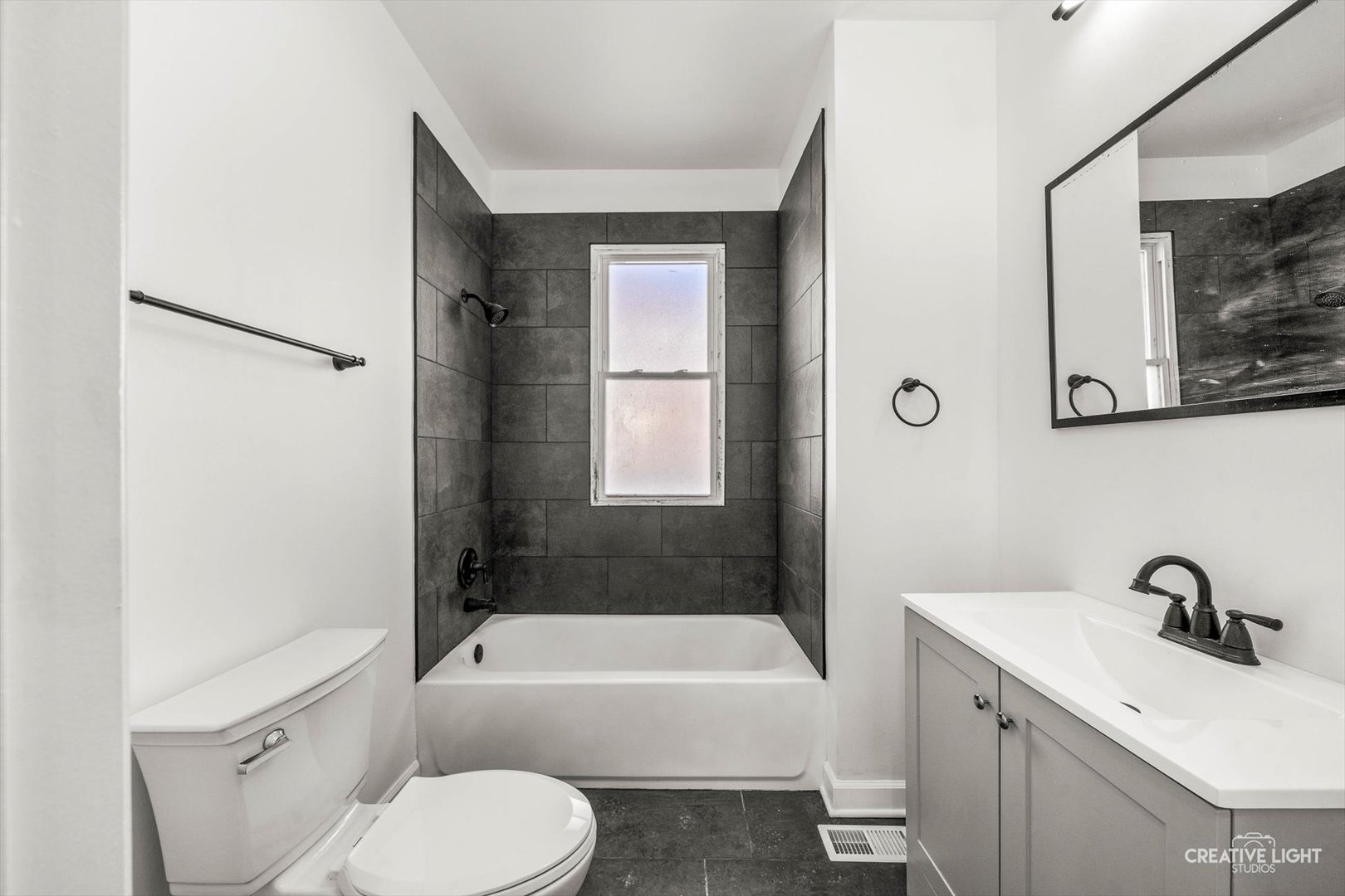 7724 South Chappel Avenue Chicago, IL 60649 - Photo 10 of 22 a bathroom with a toilet a sink and bathtub
