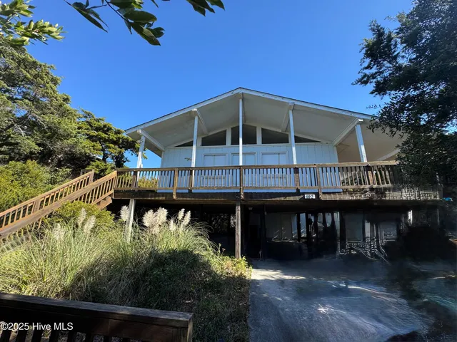 $750,000 | 102 Lawrence Street, Emerald Isle, NC 28594
