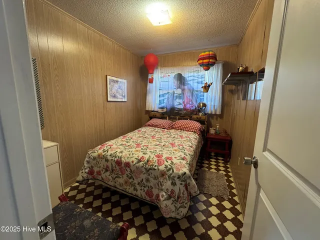 $750,000 | 102 Lawrence Street, Emerald Isle, NC 28594