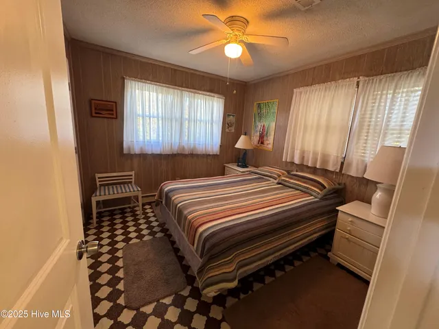 $750,000 | 102 Lawrence Street, Emerald Isle, NC 28594