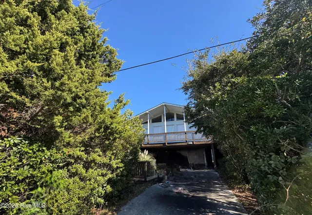 $750,000 | 102 Lawrence Street, Emerald Isle, NC 28594