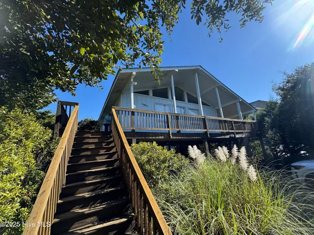 $750,000 | 102 Lawrence Street, Emerald Isle, NC 28594