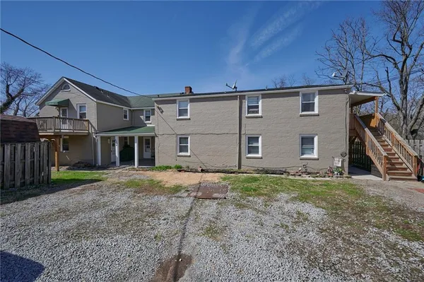 a view of a yard in front of a house