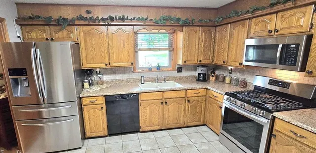 $271,500 | 3050 Gaineswood Avenue, Baxter Springs, KS 66713