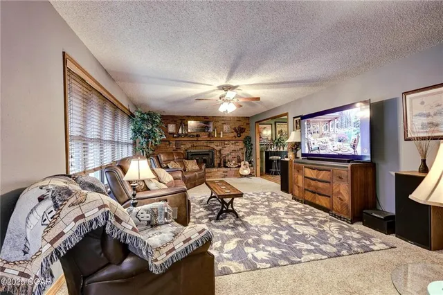 $271,500 | 3050 Gaineswood Avenue, Baxter Springs, KS 66713