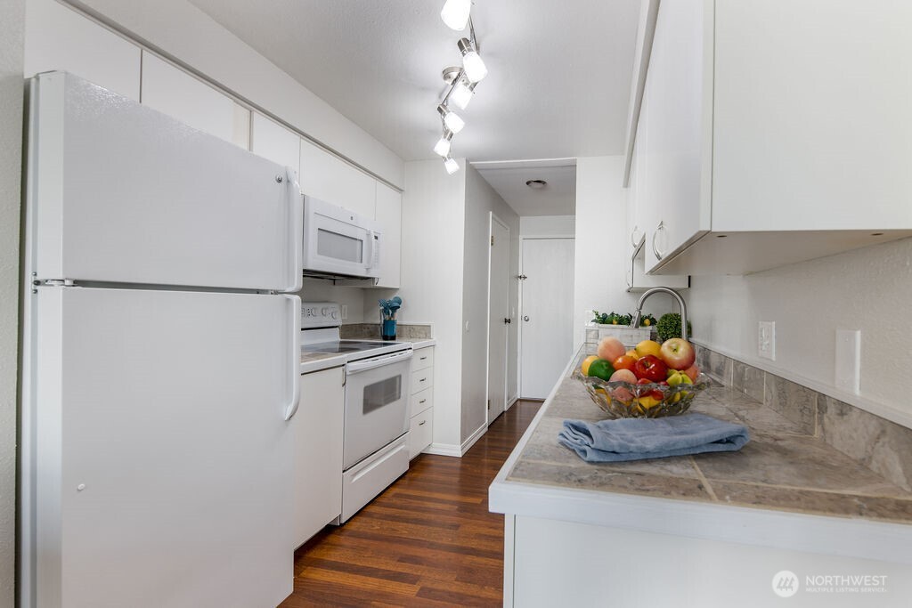 1555 Union Avenue Northeast, Unit 22 Renton, WA 98059 - Photo 8 of 32