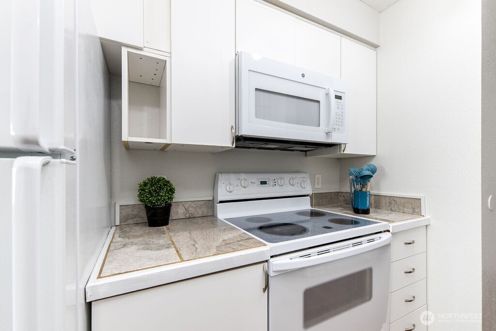 1555 Union Avenue Northeast, Unit 22 Renton, WA 98059 - Photo 9 of 32