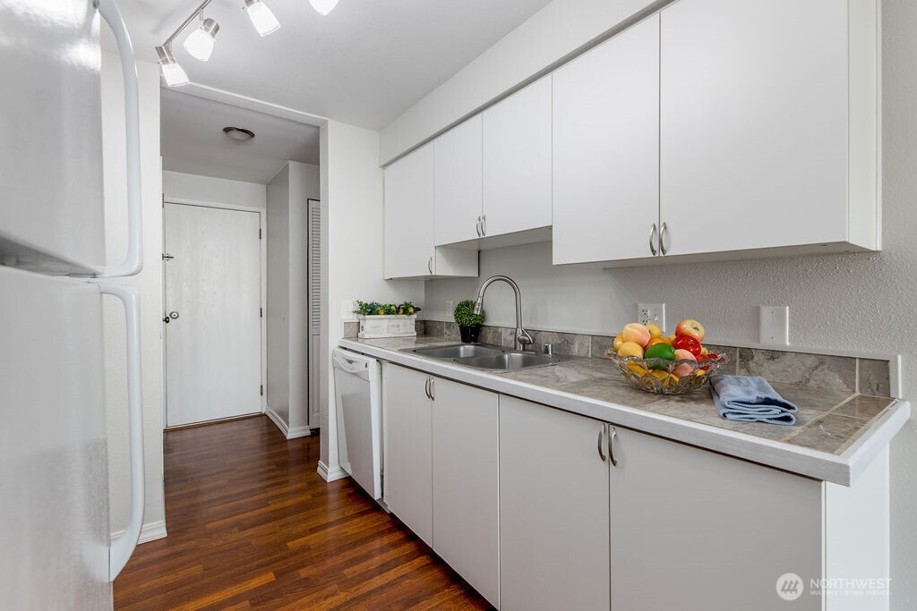 1555 Union Avenue Northeast, Unit 22 Renton, WA 98059 - Photo 10 of 32