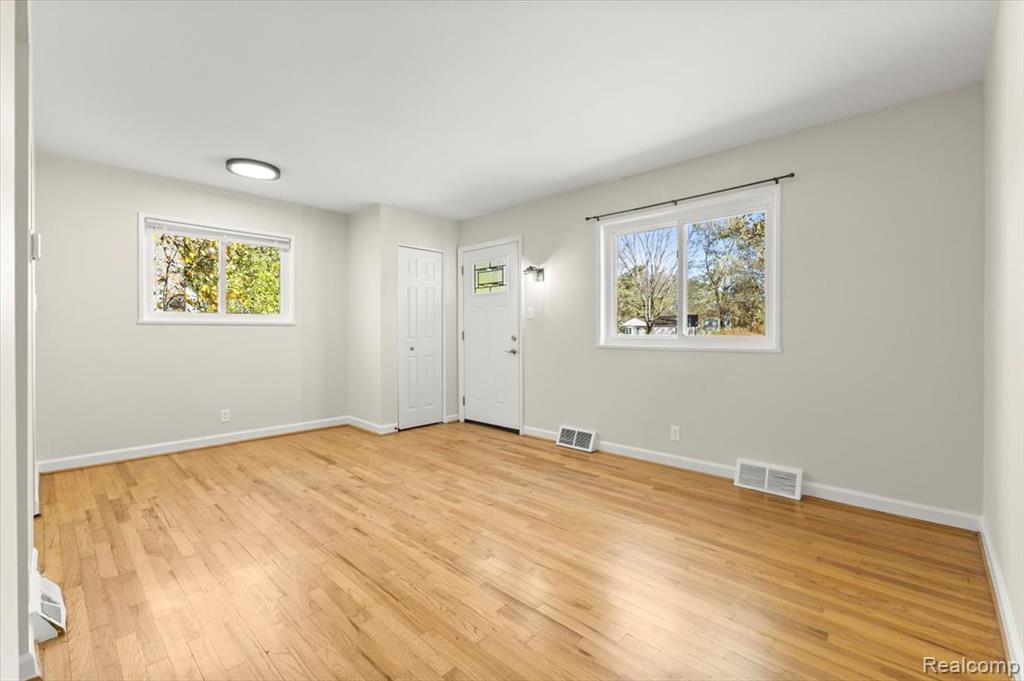 5051 Sashabaw Road Clarkston, MI 48346 - Photo 8 of 31
