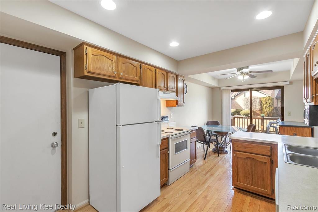 144 Meadow Ln Circle Rochester Hills, MI 48307 - Photo 17 of 36